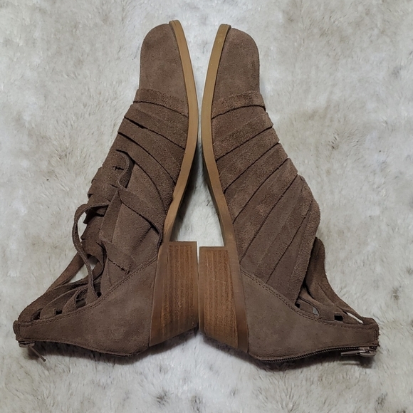 Carlos by Carlos Santana Leather Strapey Sandals - Picture 4 of 6